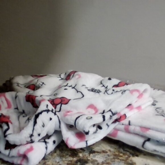 3 PAIRS - HELLO KITTY COZY LOUNGE PANTS - Picture 2 of 5